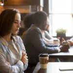 7 Estrategias Efectivas para Manejar la Ansiedad Social (Guía Práctica)