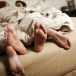 Posiciones Sexuales para Hernias Discales: Guía Completa [2025]